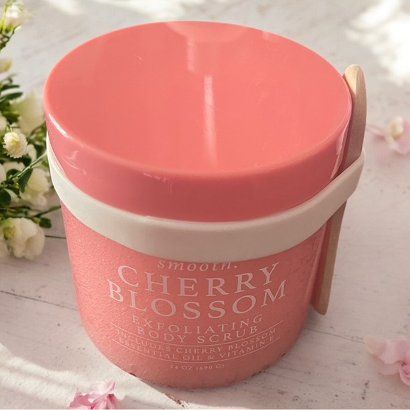 Cherry Blossom Exfoliating Body Scrub with Vitamin E - Picture 2 of 4